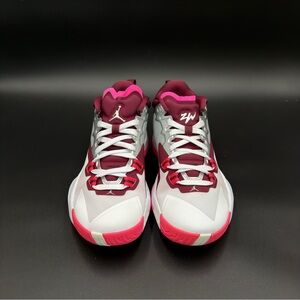 Nike Jordan Zion 1 Basketball Sneakers | Youth 7 (Men’s 7 / Women’s 8.5)